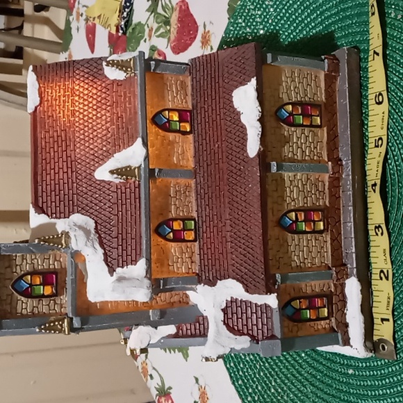 COLLECTIBLE LIGHTED PORCELAIN CHURCH  VILLAGE - Picture 7 of 13